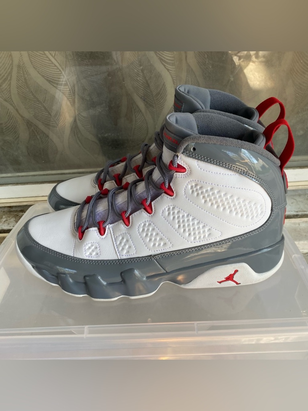 Jordan 9 Fire Red-Size 10.5 - Picture 4 of 8